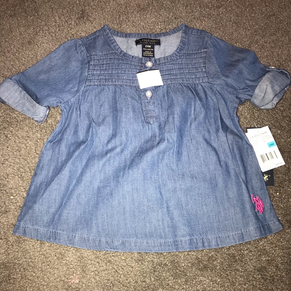 Polo shirt.